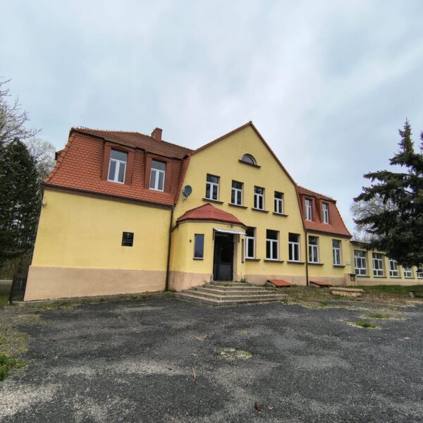 Budowa Centrum Opiekuńczo-Mieszkalnego w Radziechowie (gmina Zagrodno). Budynek