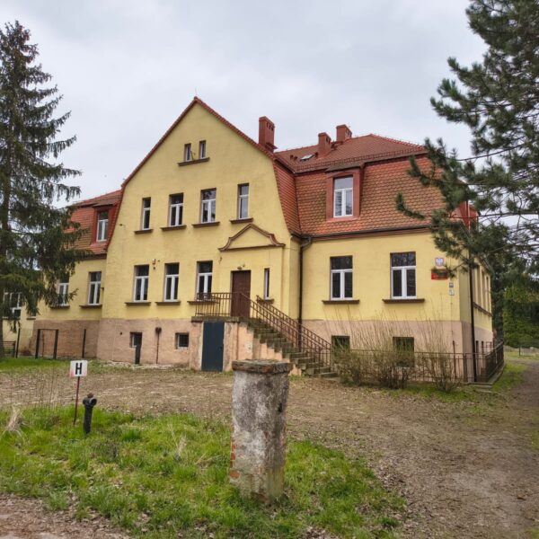 Budowa Centrum Opiekuńczo-Mieszkalnego w Radziechowie (gmina Zagrodno). Budynek