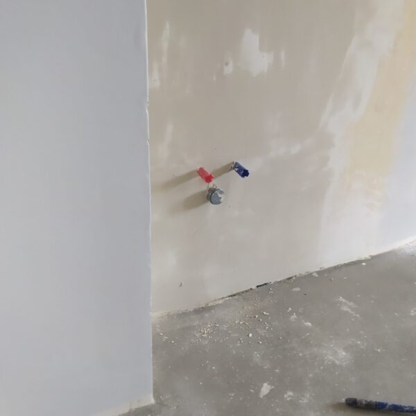 Poprawa efektywności energetycznej budynku na terenie Gminy Zagrodno. Prace wykończeniowo-budowlane.